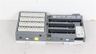 ik-industry/pd/abb-tu515-b4-1sap212200r0001-io-terminal-unit-top-zustand-61290-2.jpg