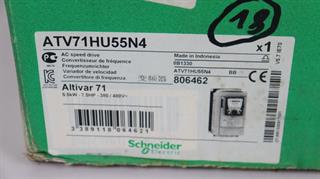 ik-industry/pd/schneider-electric-altivar-71-atv71hu55n4-55kw-400v-keypad-unused-und-ovp-59356-3.jpg