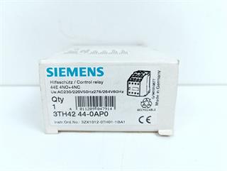 ik-industry/pd/siemens-3p42-44-0ap0-hilfsschuetz-3p4244-0ap0-control-relay-unused-und-ovp-80711-2.jpg