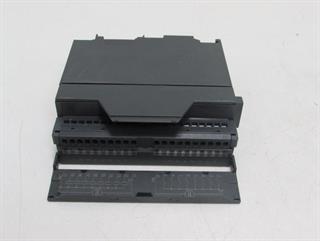 ik-industry/pd/siemens-s7-6es7-323-1bh01-0aa0-sm323-estand2-top-zustand-65962-2.jpg