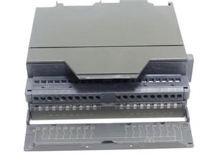 ik-industry/pd/siemens-simatic-s7-6es7-321-1bh01-0aa0-e-stand-01-sm321-di-16xdc24v-top-zustand-50775-2.jpg